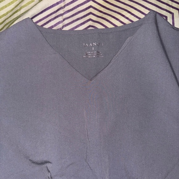 Gray scrub top - Picture 7 of 9